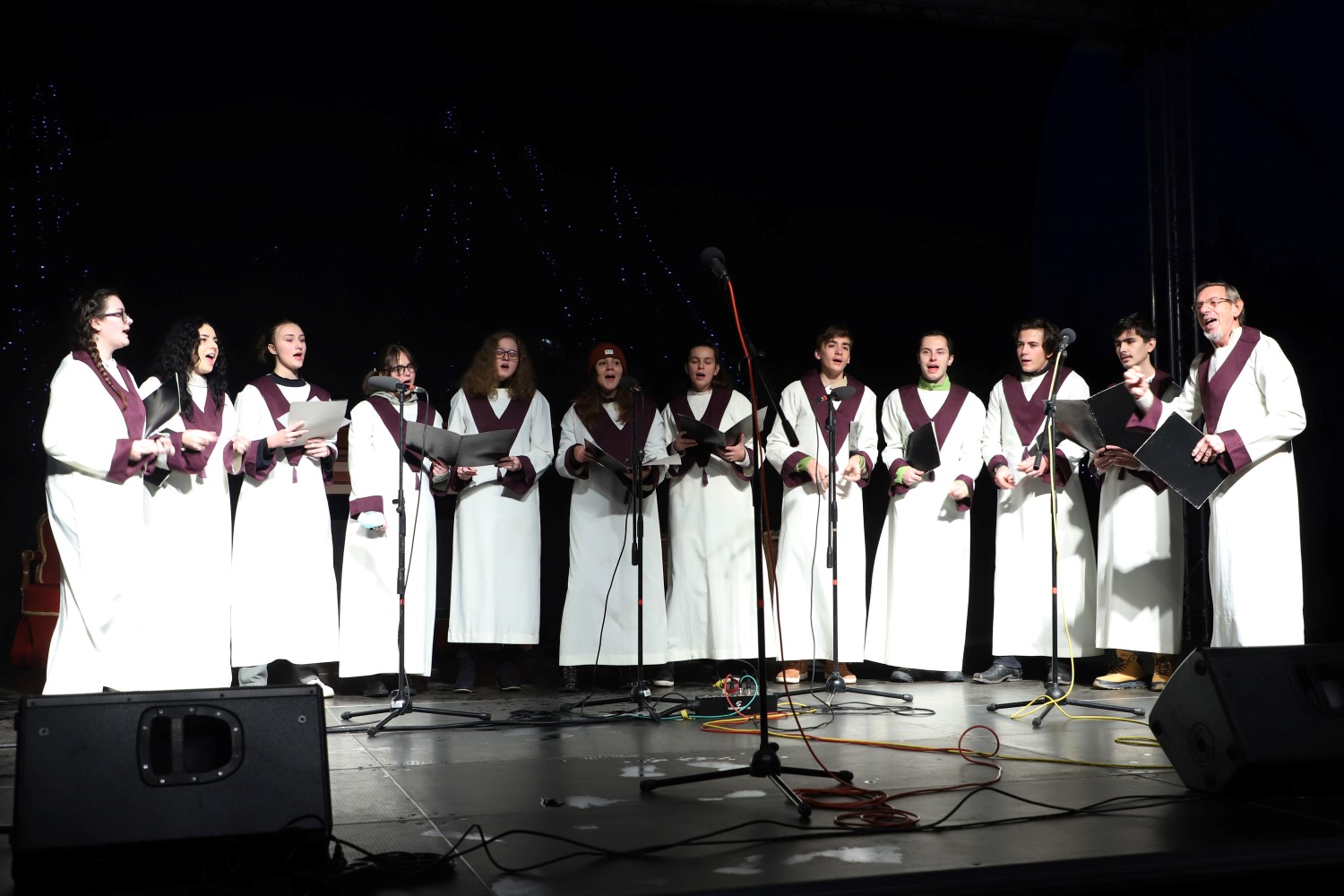 Meggyújtották a hit gyertyáját a Szent István téren