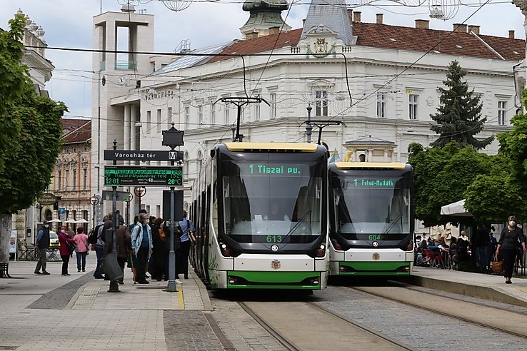 ÍGY BÚCSÚZTAK A KÖZLEKEDÉSI VÁLLALATOK A MASZKTÓL