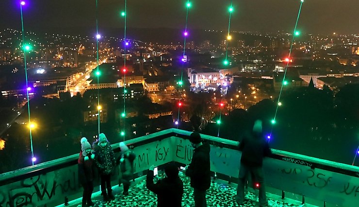 unnepi feny bekapcsolas