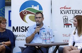 Az új strandról kvaterkáztak