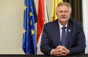 ÁLDOTT, BÉKÉS, BOLDOG ÜNNEPET MISKOLC!