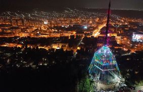 Büszkeséggel és csodálattal beszélnek a miskolciak a fényárban úszó Kilátóról