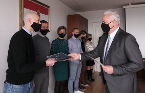 Hatan kaptak elismerést: munkájukat jutalmazták