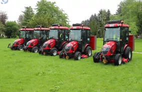ÖT ÚJ MODERN TRAKTOR NYÍRJA A FÜVET MISKOLCON