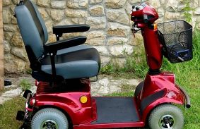 AZ UTASOKÉRT, NEM AZ UTASOK ELLEN SZABÁLYOZTA A MOPEDEK SZÁLLÍTÁSÁT AZ MVK