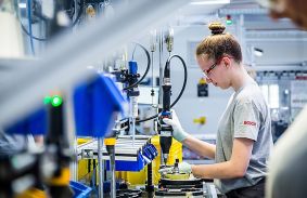 A FEJLESZTÉSEK MEGMOZGATJÁK A MUNKAERŐPIACOT