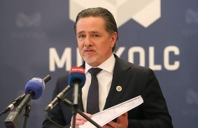 Három és fél milliárdot "fizetett" egy miskolci reggeliért Lázár János