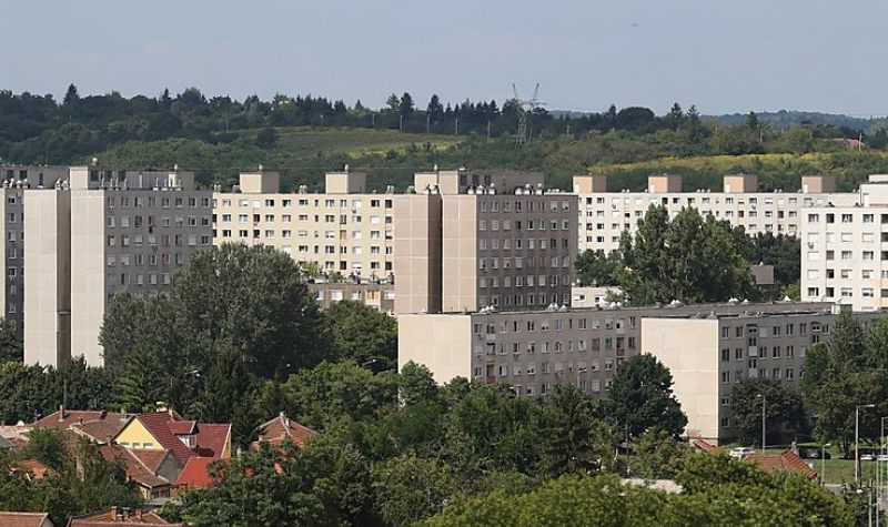 Okkal emelkednek az önkormányzati albérletárak