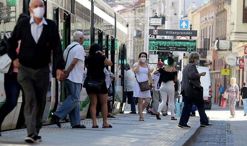 MVK: 5000 forintra büntethetik jövő héttől a maszk nélkül tömegközlekedőket