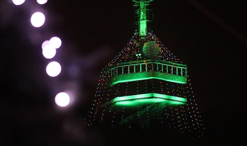 Az ország legnagyobb karácsonyfája lett az Avasi kilátó