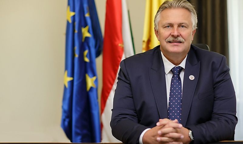 ÁLDOTT, BÉKÉS, BOLDOG ÜNNEPET MISKOLC!