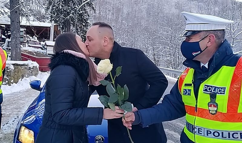Ilyet még nem látott Lillafüred: Valentin-napi lánykérés, rendőrökkel