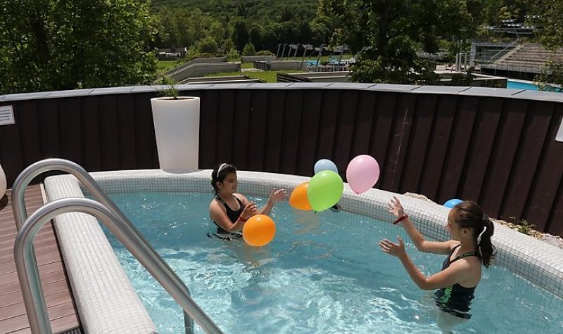 A gyerekeket köszöntötték az újranyílt Miskolctapolcai Strandon