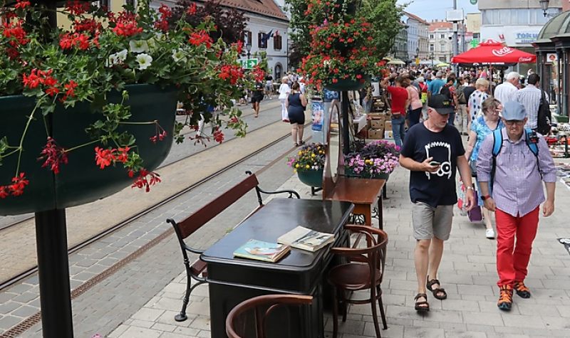 Újra régiségvásárral indulhatott a hónap