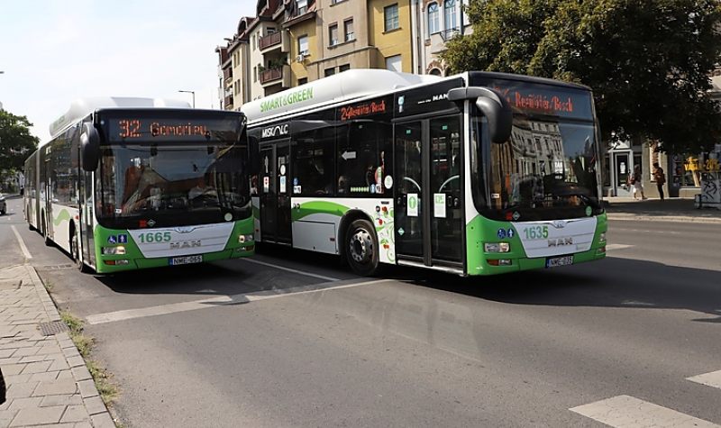 Zöldre vált az MVK