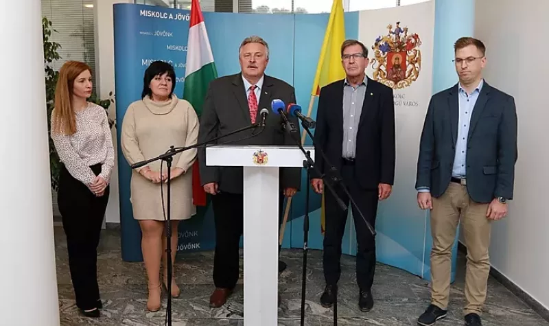 VERES PÁL: PÉNTEK REGGEL 9-KOR ÚJRANYIT A BARLANGFÜRDŐ