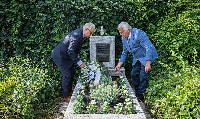 MIVÍZ 110 - A MISKOLCI VÍZIKÖZMŰ ALAPÍTÓJÁNAK SÍRJÁNÁL EMLÉKEZTEK MEG